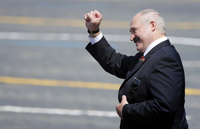 Лукашенко заявил, что бессимптомно перенес коронавирус