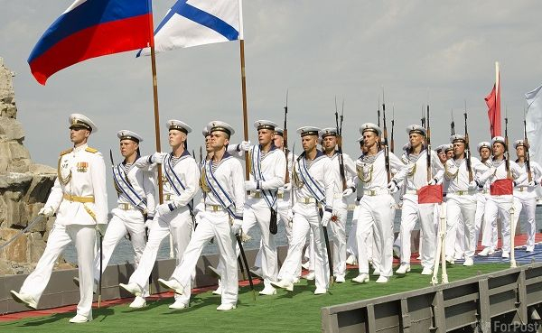 Украина выразила России протест из-за парада в Черном море