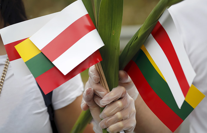 Белоруссия заявила, что в запущенных из Литвы шариках мог быть яд