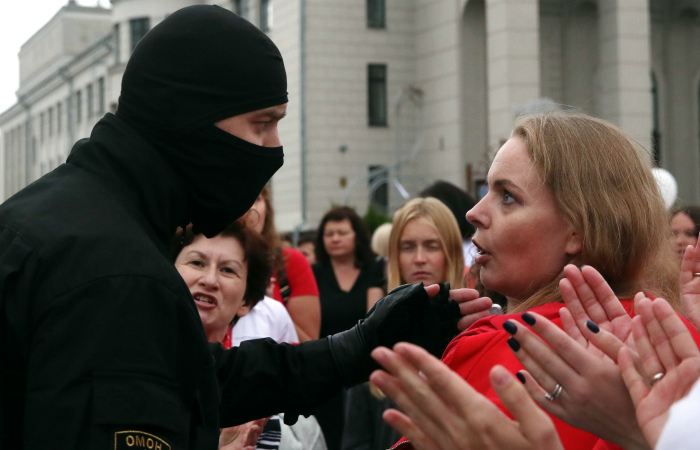 На Женском марше в Минске начались точечные задержания