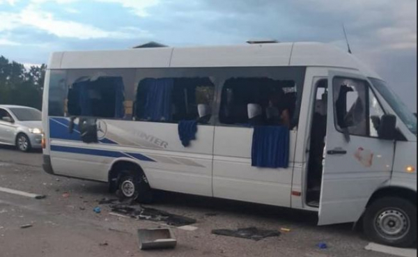 Боевики «Азова» и Нацкорпуса расстреляли автобус с активистами «За жизнь»