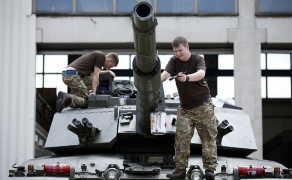 Британцу — дорого, русскому и китайцу — защита: эксперт о танках в Евразии