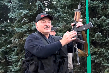 Бывший спецназовец проанализировал экипировку Лукашенко