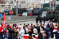 В Минске активистов оттеснили с проезжей части и восстановили движение