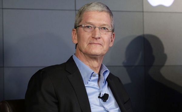 Глава Apple Тим Кук теперь миллиардер
