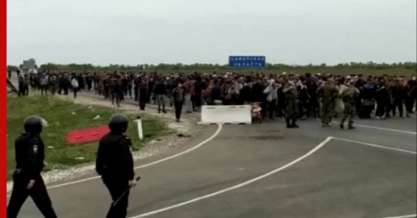 Мигранты устроили беспорядки на границе России и Казахстана