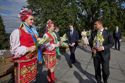 Зеленского обвинили в попытке навязать украинцам «комплекс малоросса»