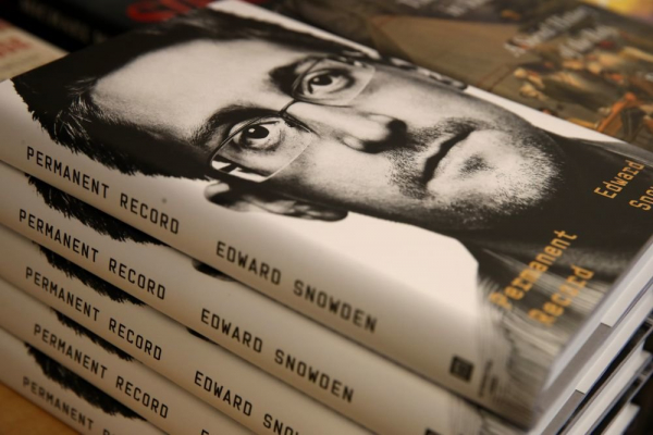   CNN: Сноуден выплатит властям США пять миллионов с продажи своей книги 