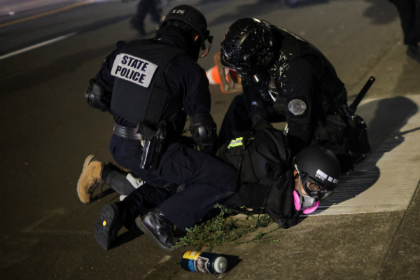   Полиция Портленда задержала более 50 участников беспорядков 