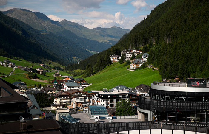 К правительству Австрии подан иск из-за COVID-19 на курорте в Тироле