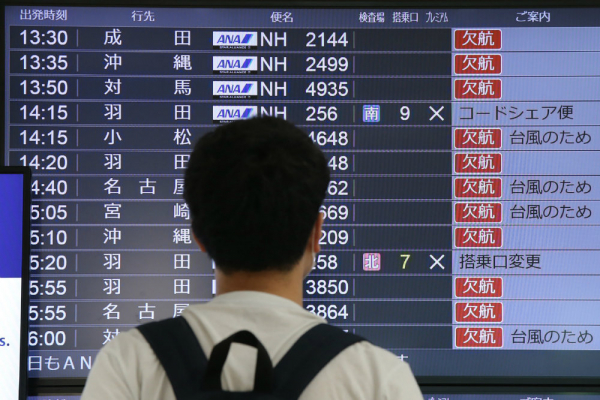 Почти 600 авиарейсов отменили в Японии из-за тайфуна «Хайшен»