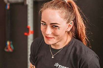 Девушка-боец UFC разбила лицо сопернице и узнала о ее скорой свадьбе