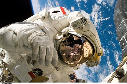 Космонавт допустил выдачу оружия экипажам новой российской орбитальной станции