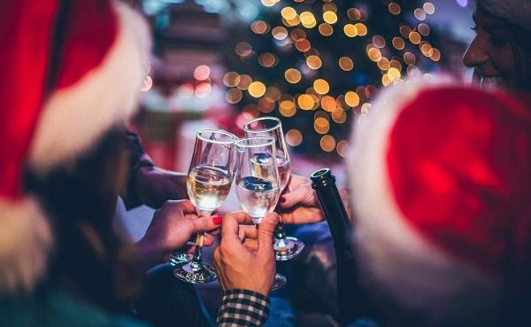Ограничить продажу алкоголя на новогодние праздники предложили в России
