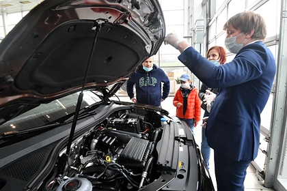 Российским салонам предрекли дефицит автомобилей до конца года