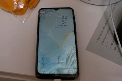 Смартфон Xiaomi «выжил» после падения с восьмого этажа