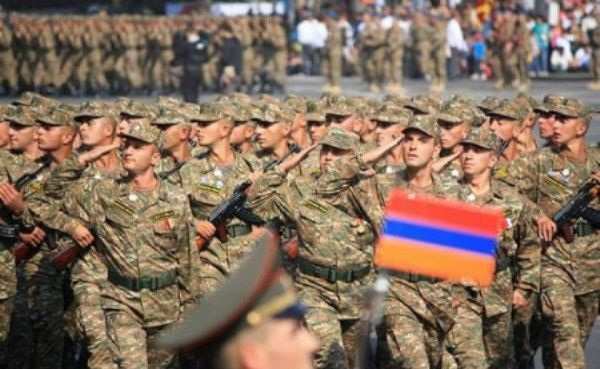 В Армении объявлены военное положение и всеобщая мобилизация