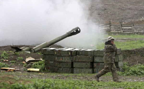 В Нагорном Карабахе началась новая война: Степанакерт под огнем