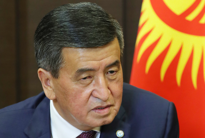 Президент Киргизии готов уйти, когда страна встанет на путь законности