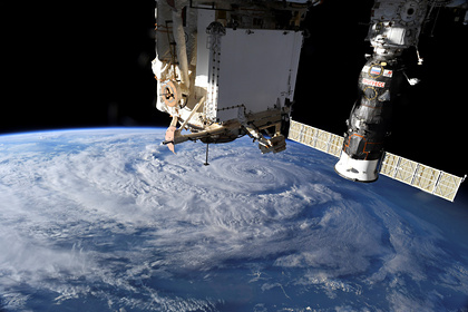 Экипаж МКС устранит утечку воздуха в российском модуле с помощью скотча