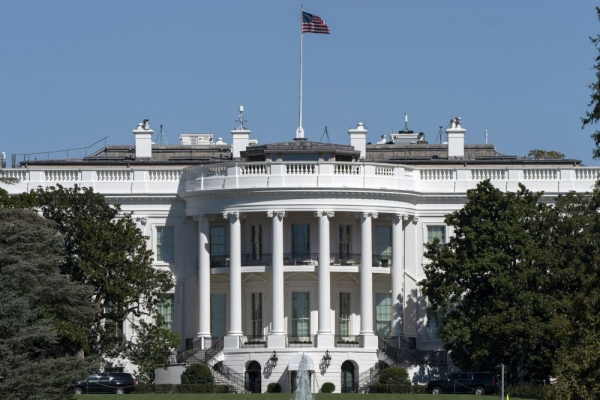 Белый дом выступил за очное проведение отмененных президентских дебатов