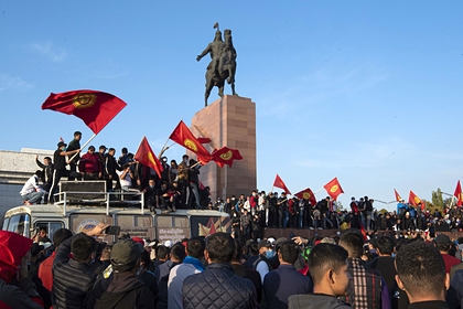 Протестующие в Киргизии назначили нового мэра Бишкека