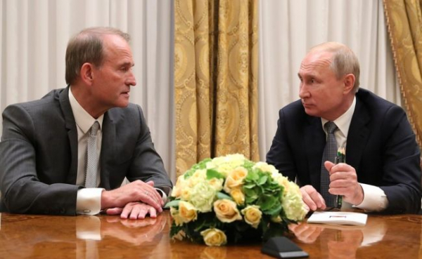 Путин пообещал Медведчуку подумать над отменой санкций против Украины